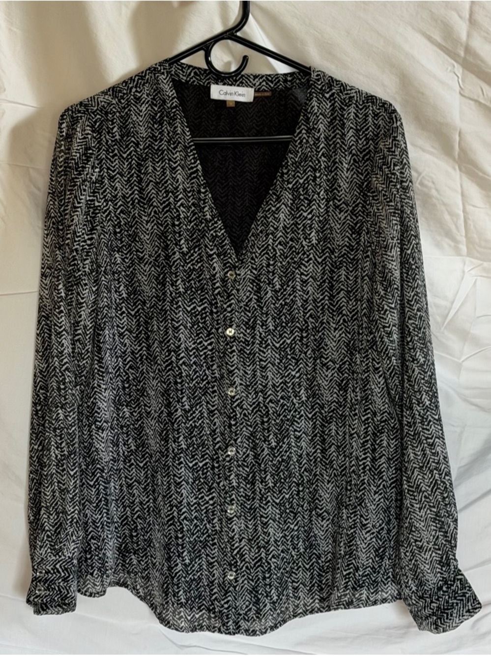 Calvin Klein Black & White Chevron V‑Neck Button Blouse